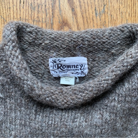 100% WOOL SWEATER - Picture 2 of 3